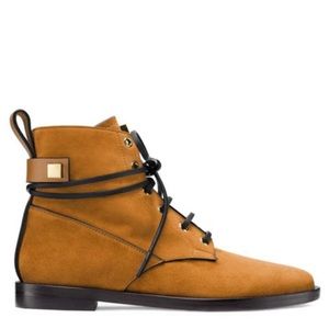 STUART WEITZMAN booties